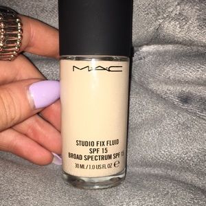 MAC studio Fix Fluid